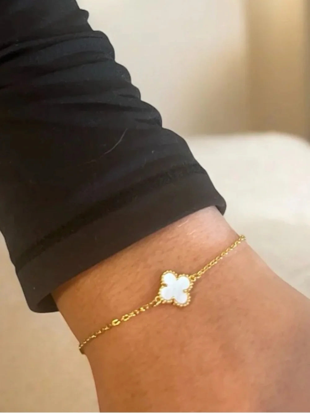 Gold  Bracelet with White Pearl 9 mm motif